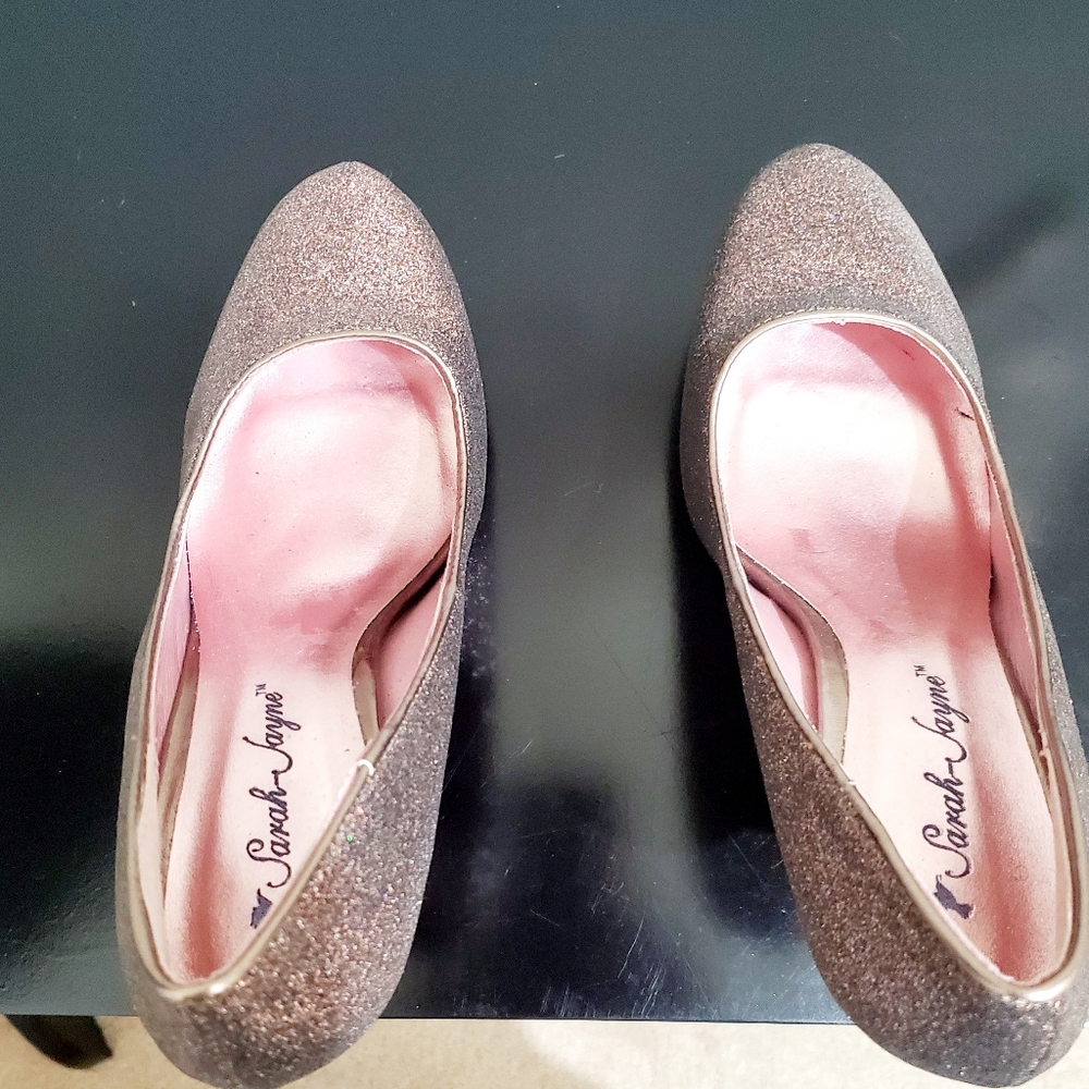 Party š„³ Heels - Picture 3 of 6
